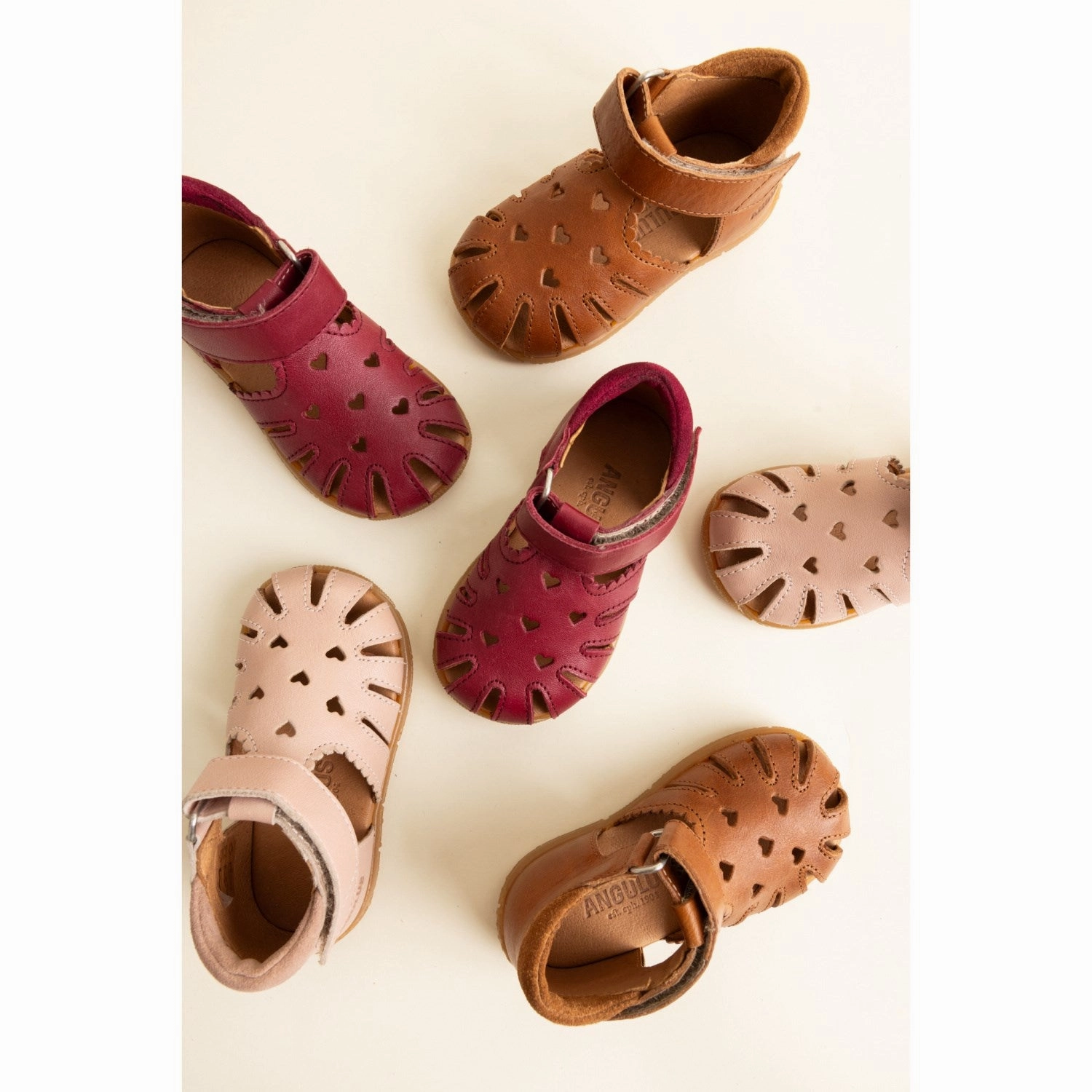 Angulus Rosebud/Rosebud Barnets Frste Sandal Med Udstanset Hjertemnster