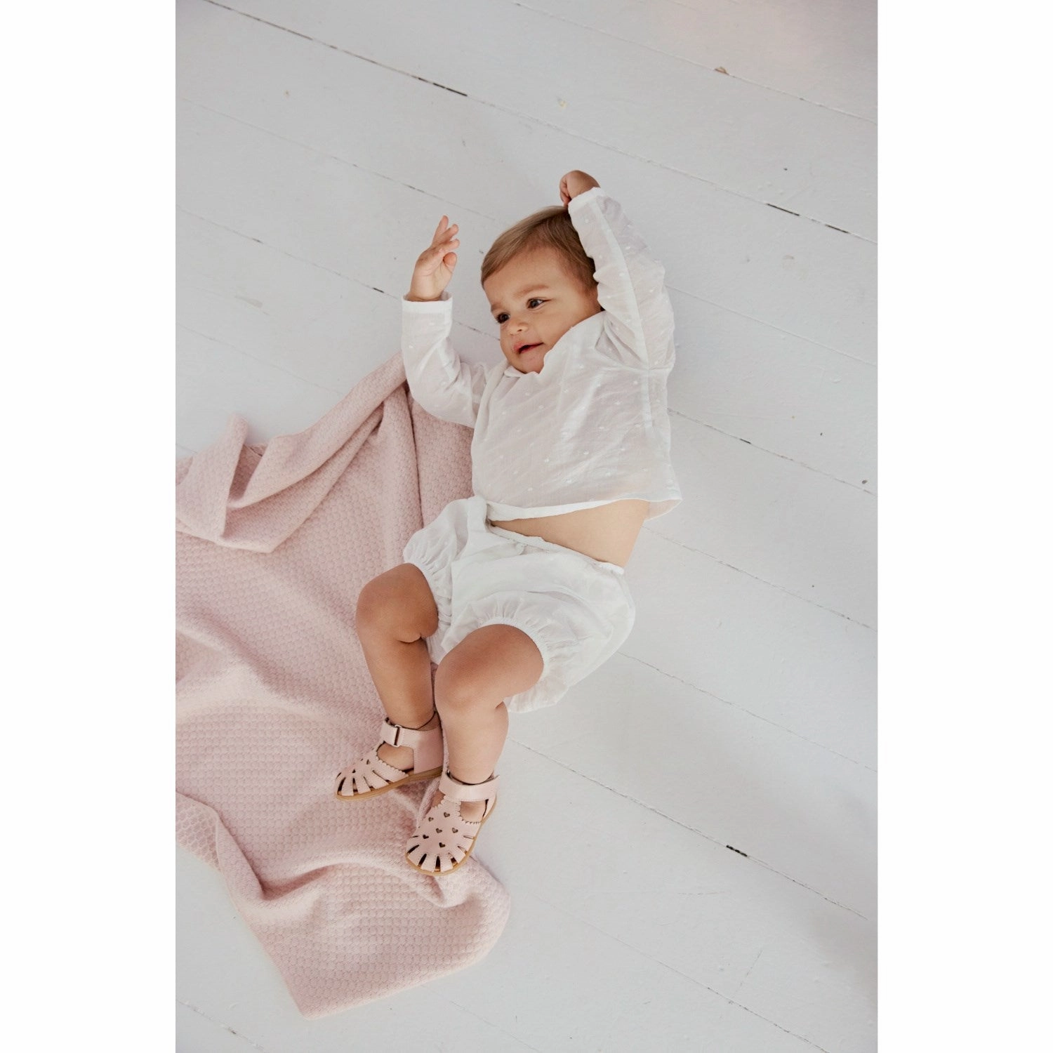 Angulus Rosebud/Rosebud Barnets Frste Sandal Med Udstanset Hjertemnster