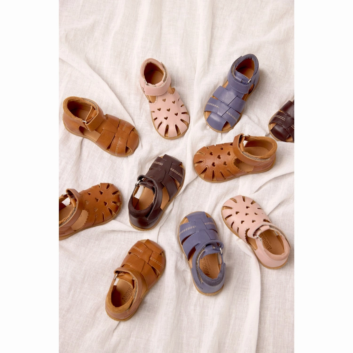 Angulus Rosebud/Rosebud Barnets Frste Sandal Med Udstanset Hjertemnster