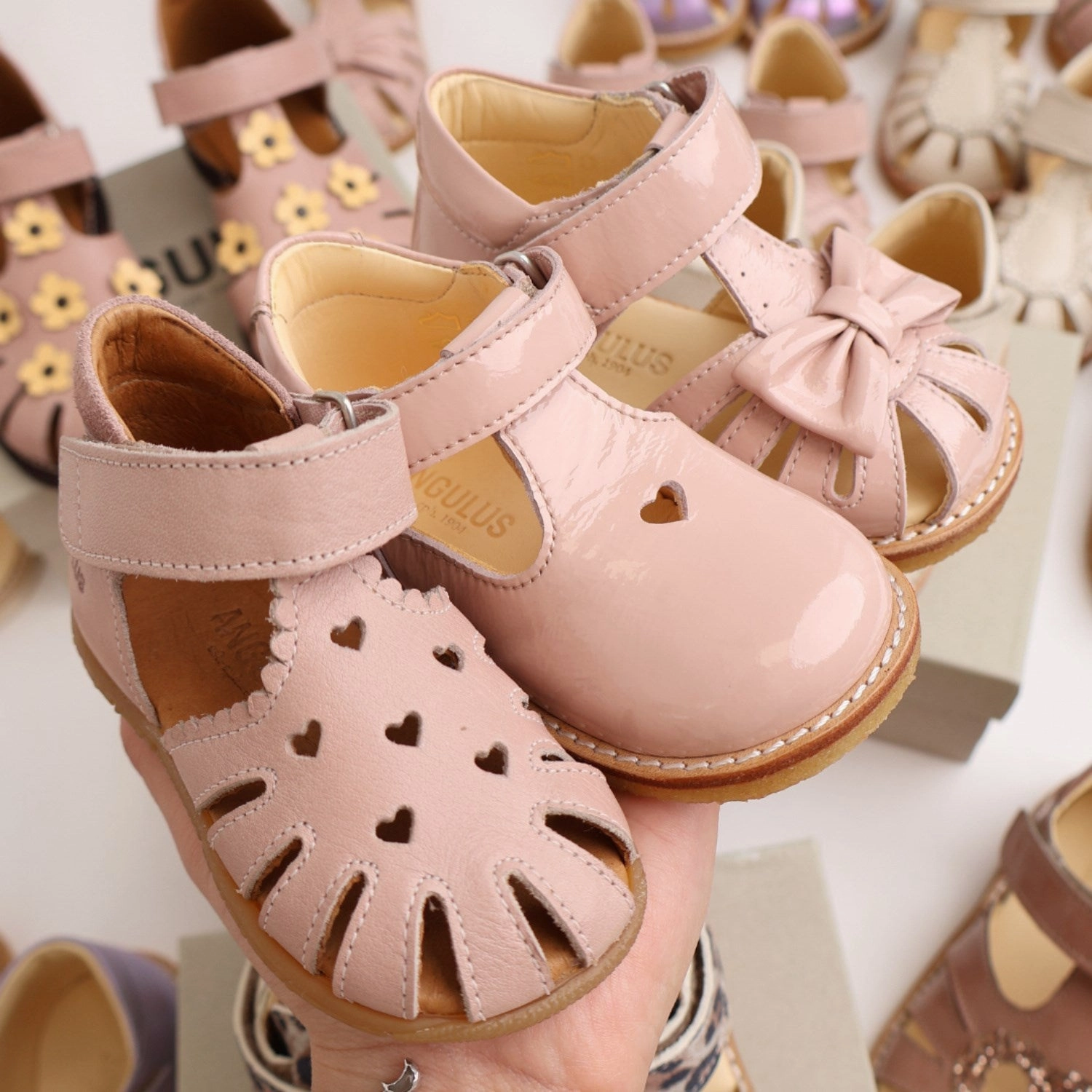 Angulus Rosebud/Rosebud Barnets Frste Sandal Med Udstanset Hjertemnster