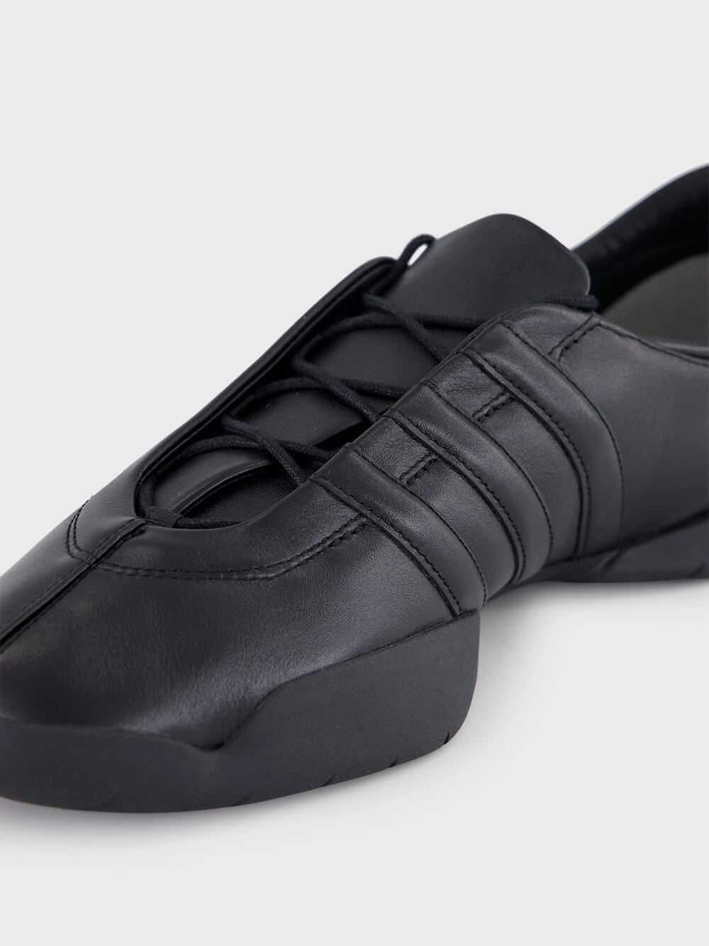 Black Low-Top Regu Sneakers