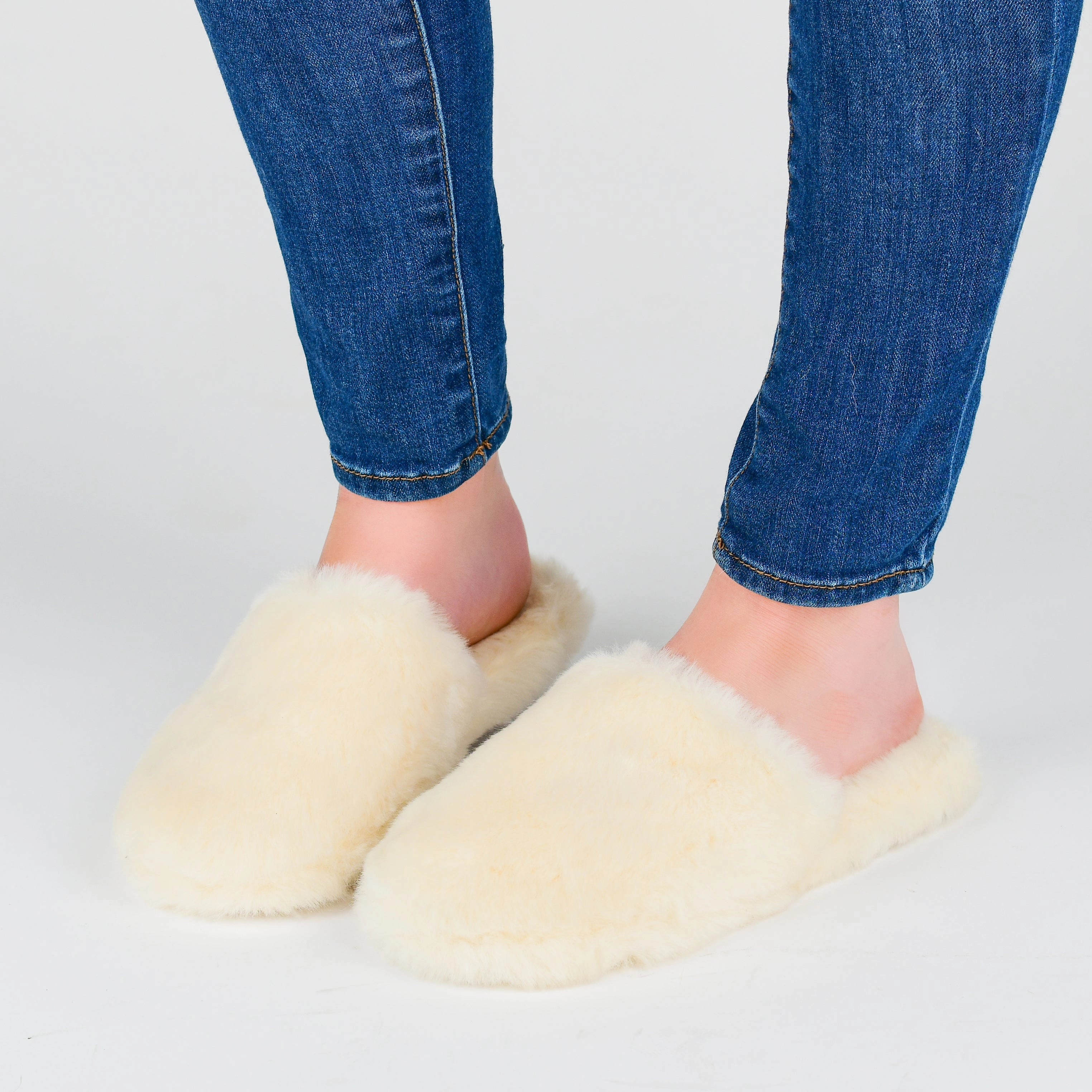 Journee Collection Women's Cozey Slipper