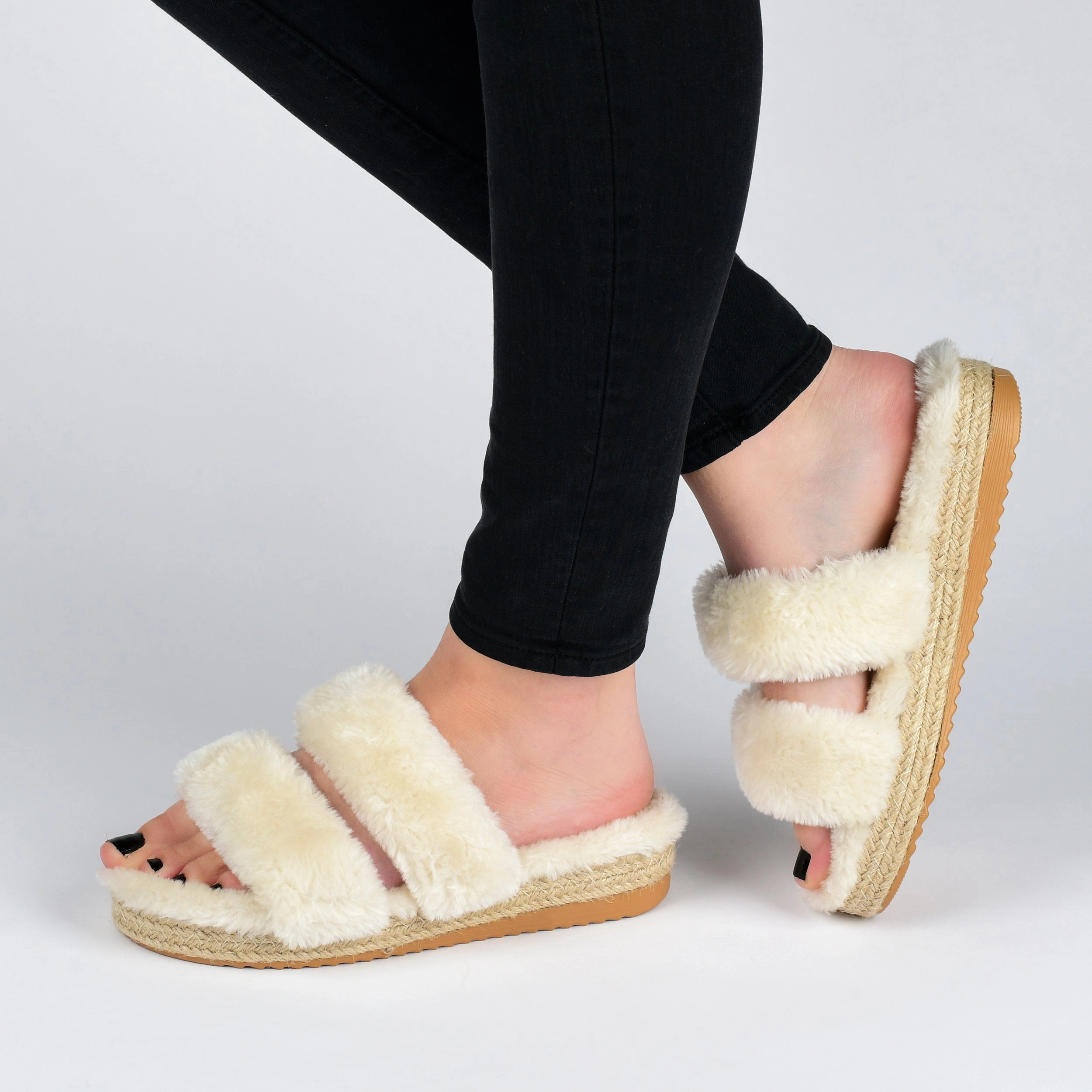 Journee Collection Women's Faux Fur Relaxx Slipper