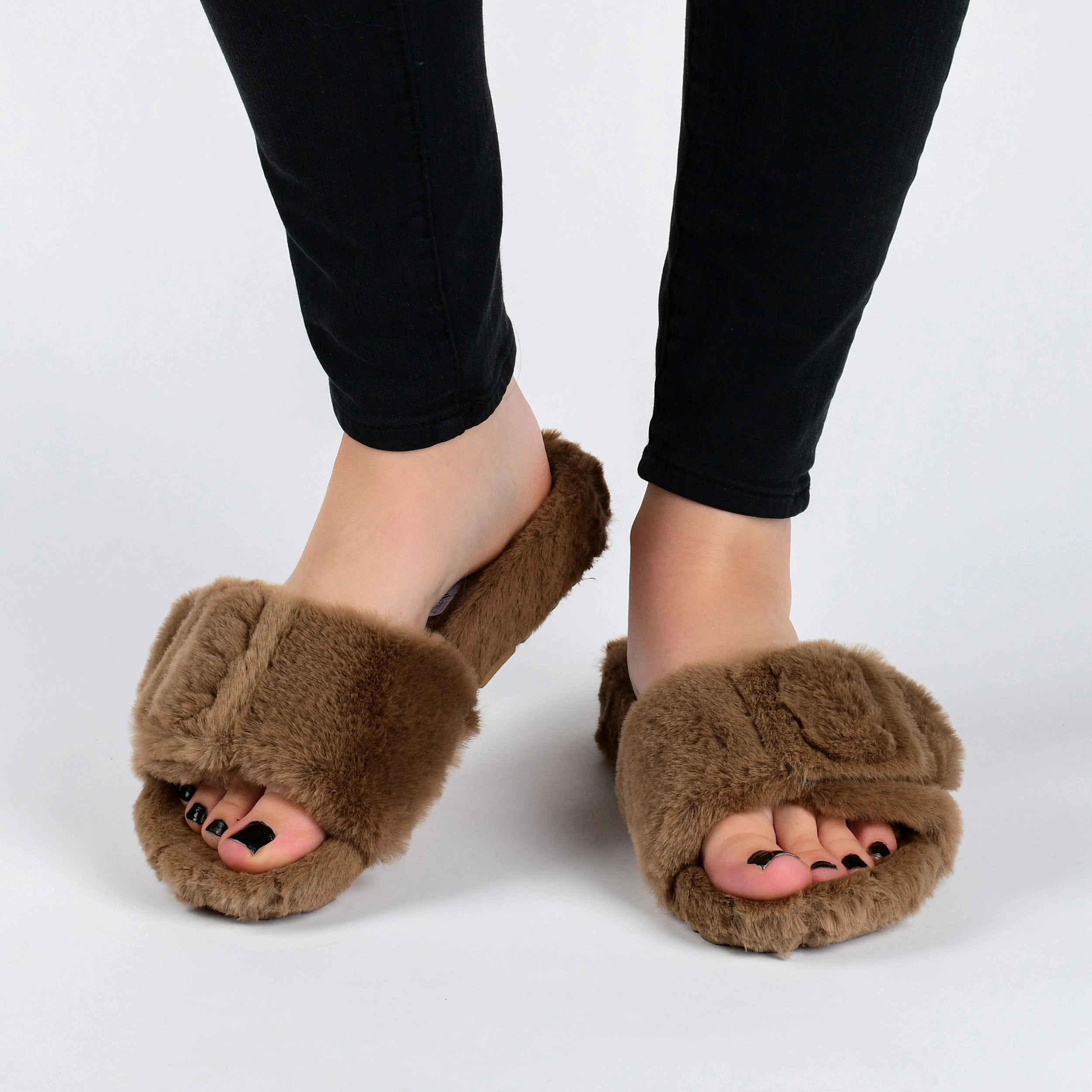 Journee Collection Women's Faux Fur Shadow Slipper