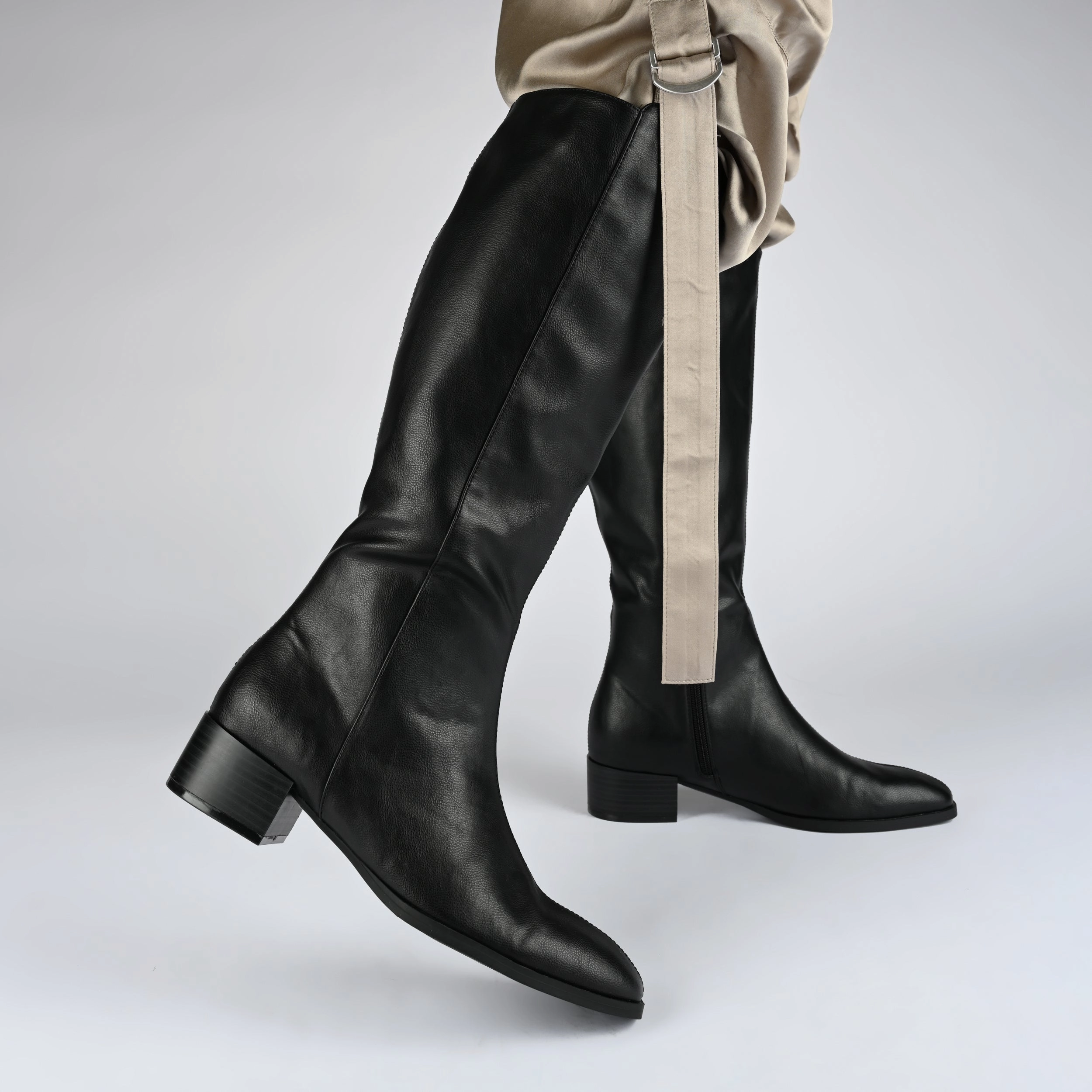 Journee Collection Women's Tru Comfort Foam Devri Boots