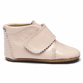 Pom Pom Futter Velcro Nude Patent House Slippers for Kids on sale