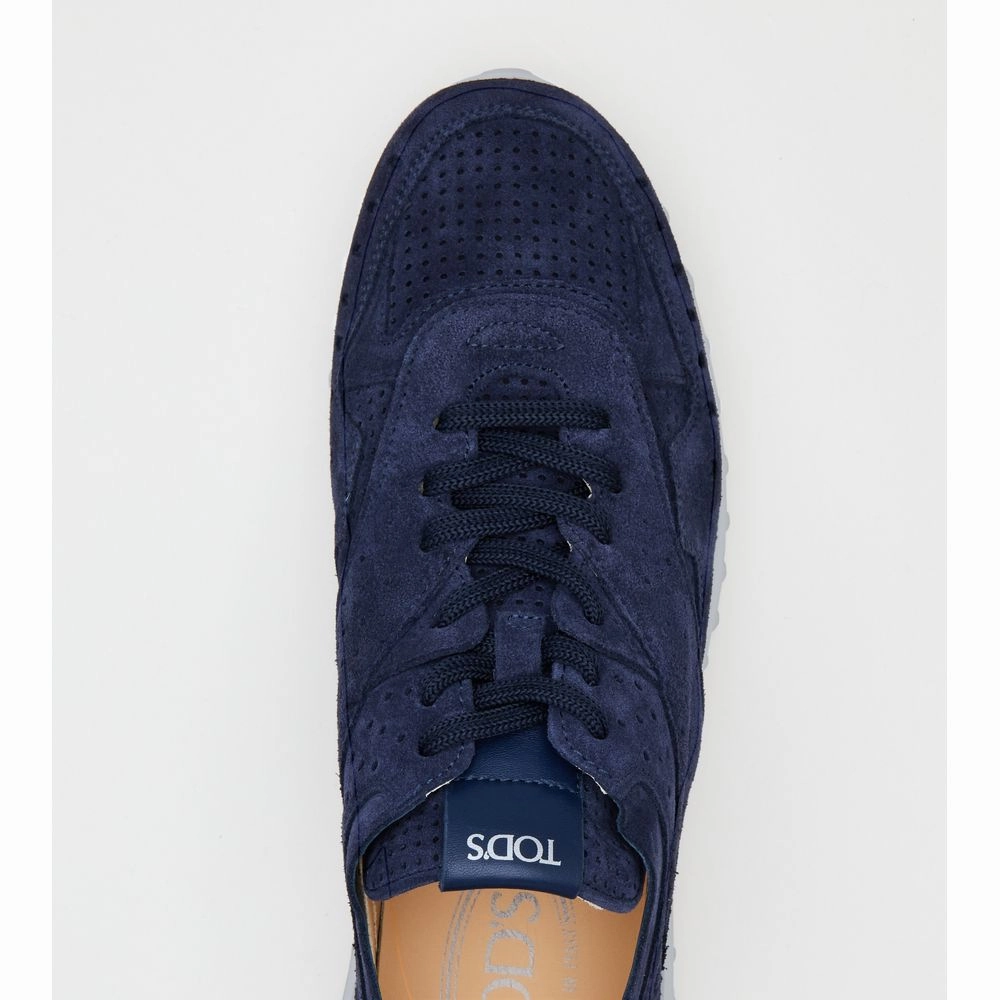 Sneakers in Suede