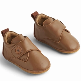 Wheat Indoor Shoe Dakota Solid Cognac House Slippers for Kids on sale