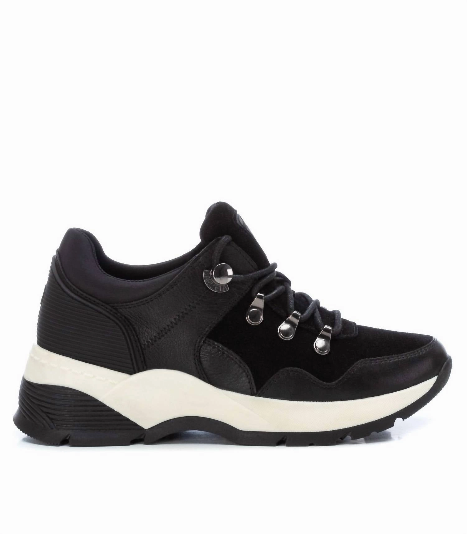 Women's Casual Sneakers In Black