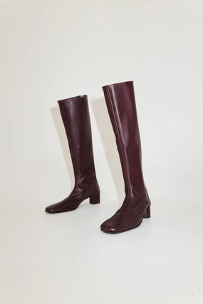 Women's Chata Boots In Wine Womens Winter Boots promo deal