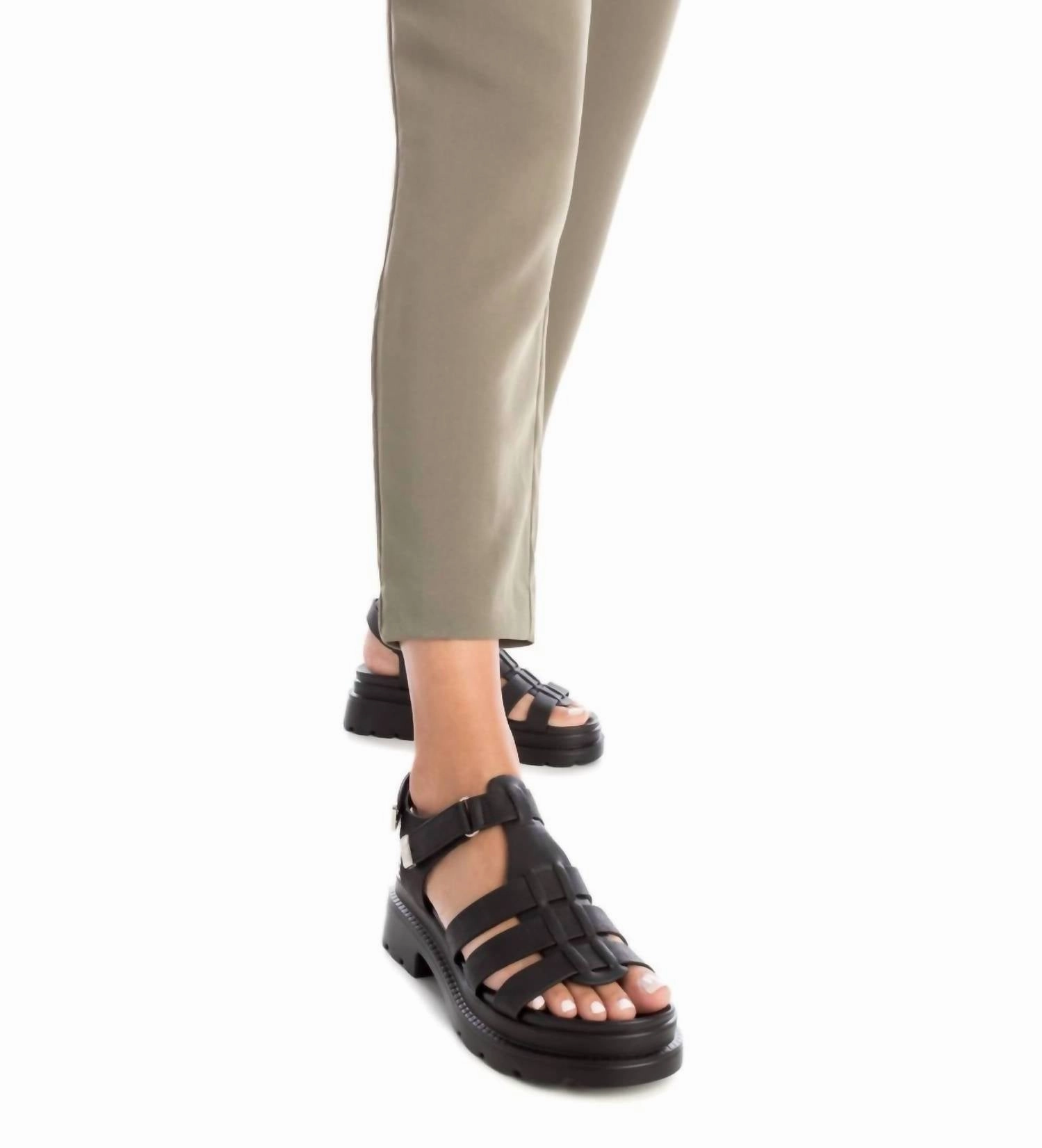 Women's Chunky Sandals In Black