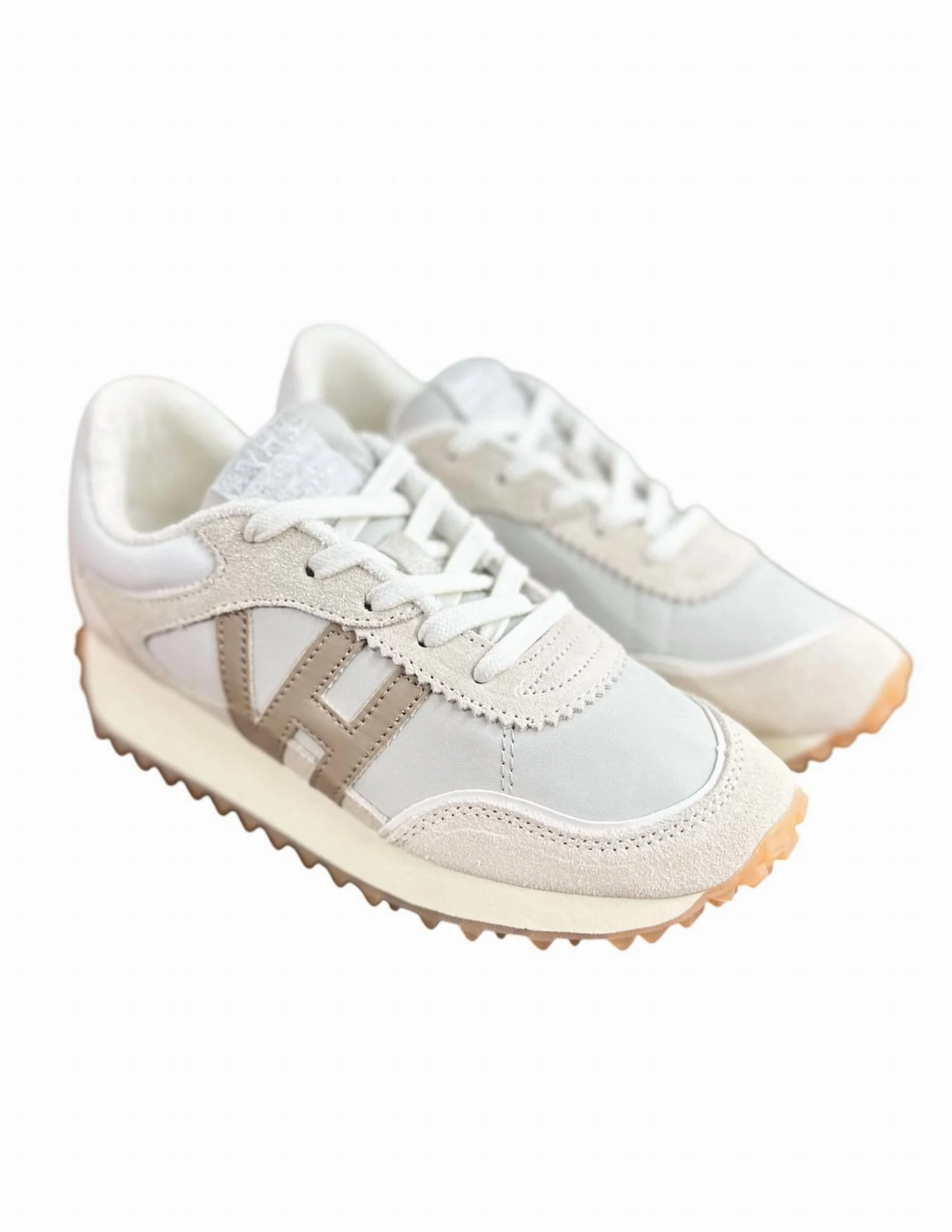 Women's Cosmic 15 Sneaker In White Pebbled/taupe Trendy Womens Sneakers for sale