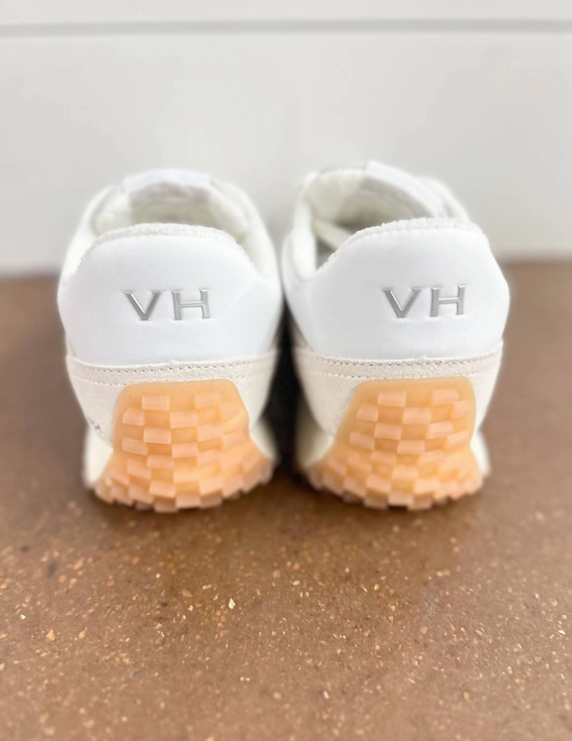 Women's Cosmic 15 Sneaker In White Pebbled/taupe