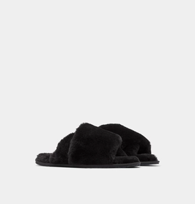 Women's Go Mail Run Slippers In Black Womens Slippers at low price