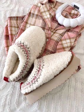 Women's Holiday Spice Sherpa Platform Slippers In Off White Womens Slippers at low price