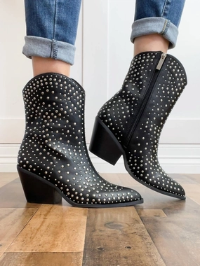 Women's Lowlights Boots In Black Comfortable Womens Boots low price