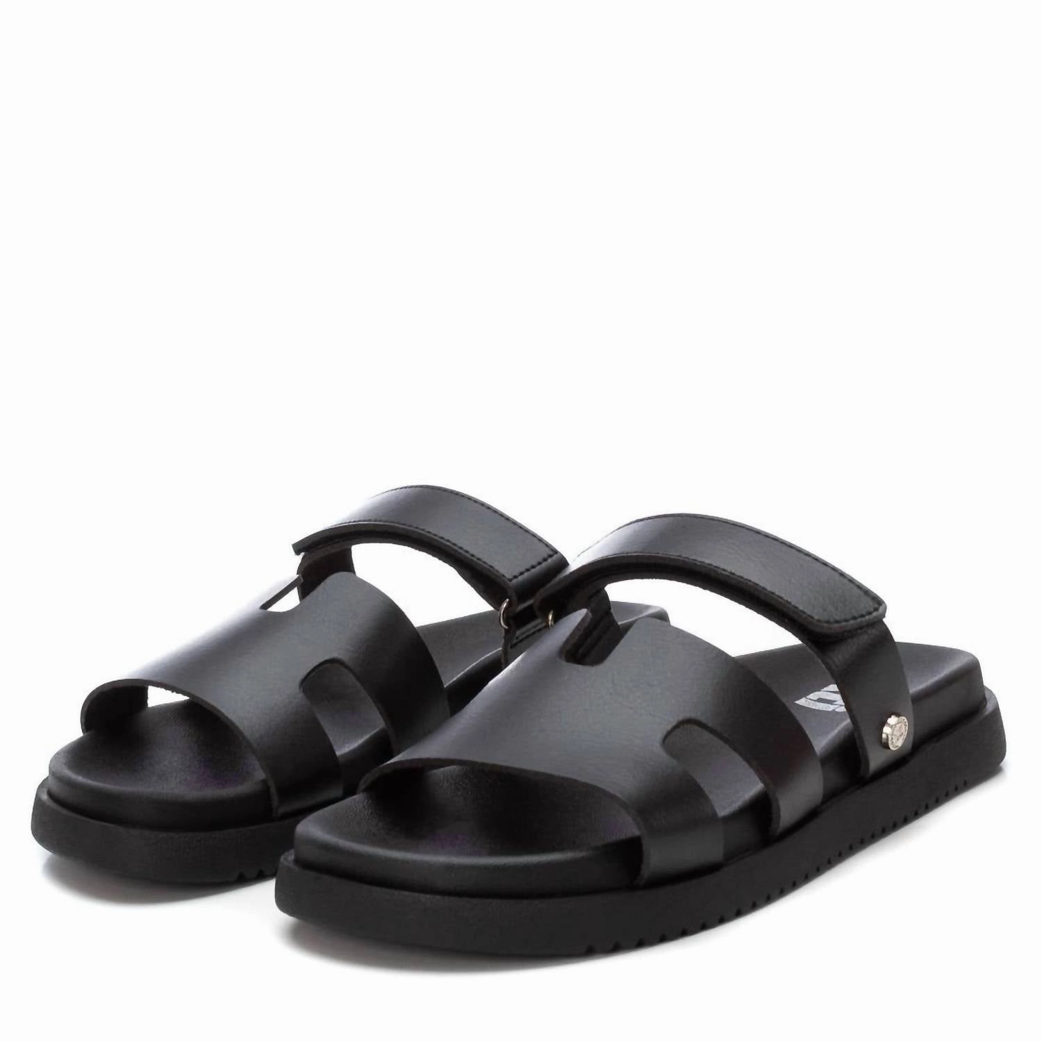 Women's Slippers In Black
